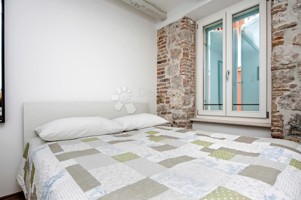 Hiša s 3 apartmaji v centru Rovinja