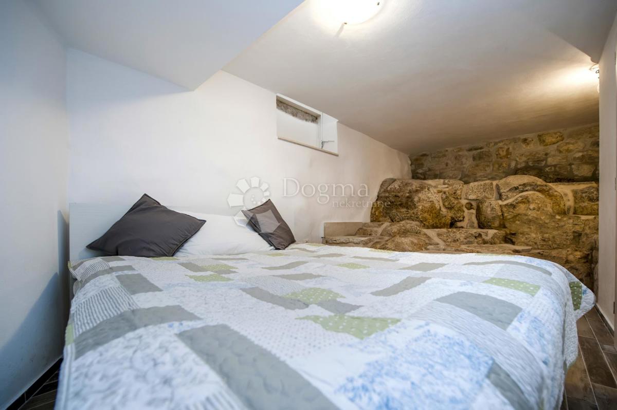 Hiša s 3 apartmaji v centru Rovinja