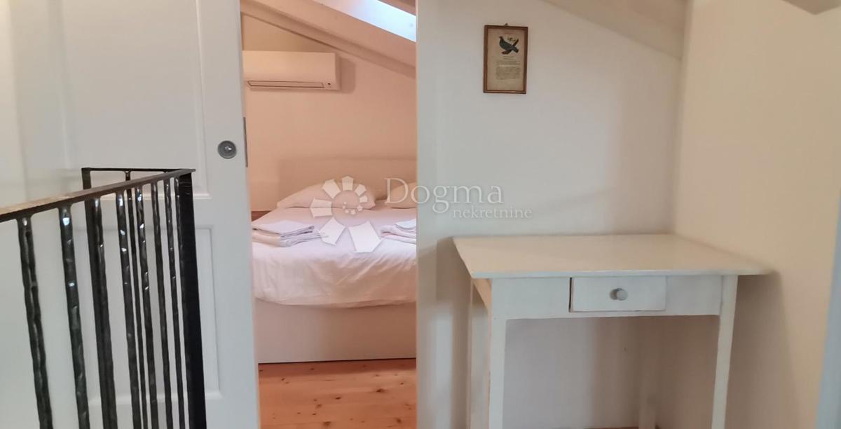 Hiša s 3 apartmaji v centru Rovinja