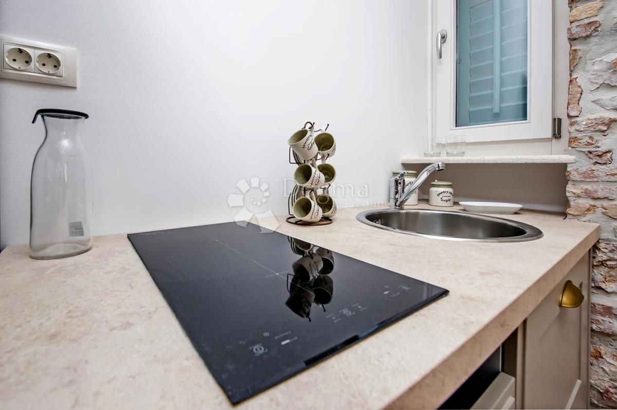 Hiša s 3 apartmaji v centru Rovinja