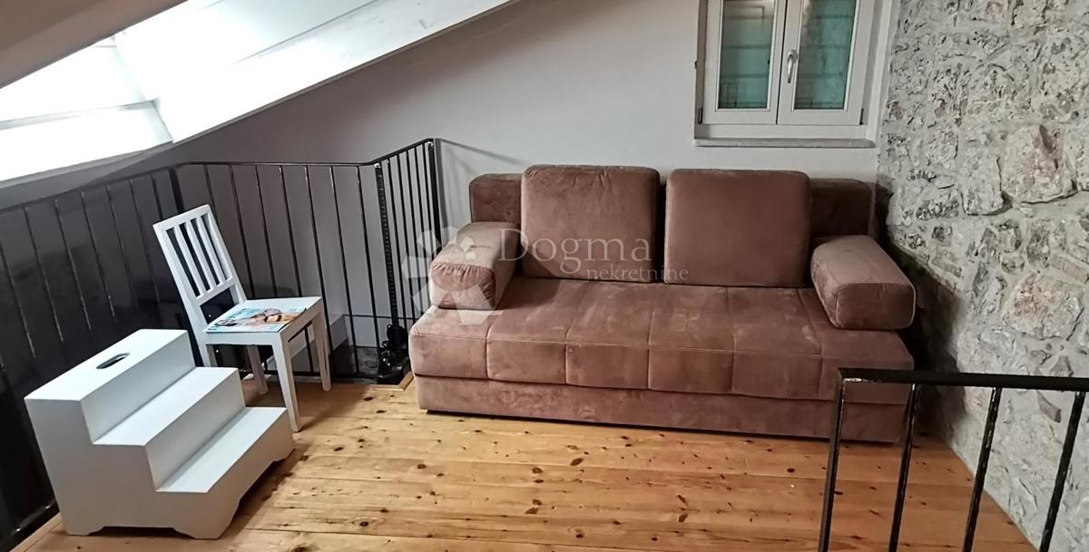 Hiša s 3 apartmaji v centru Rovinja