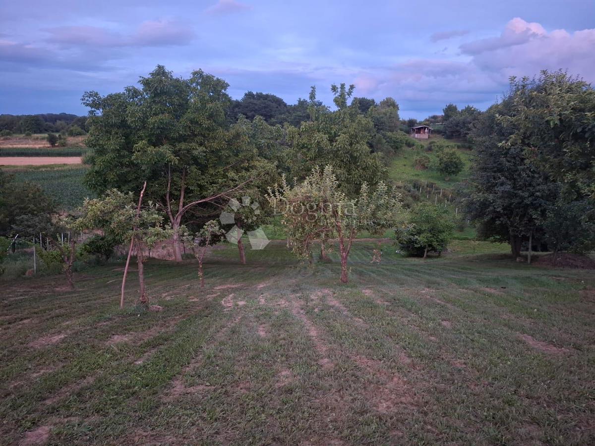 Zazidljivo zemljišče Varaždin Breg, Gornji Kneginec, 2.189m2