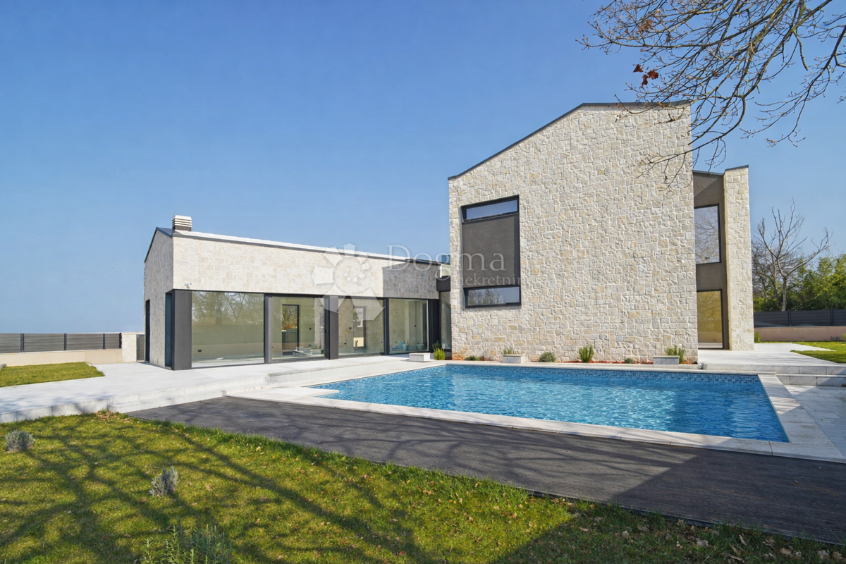 ČUDOVITA MODERNA VILA V OKOLICI POREČA