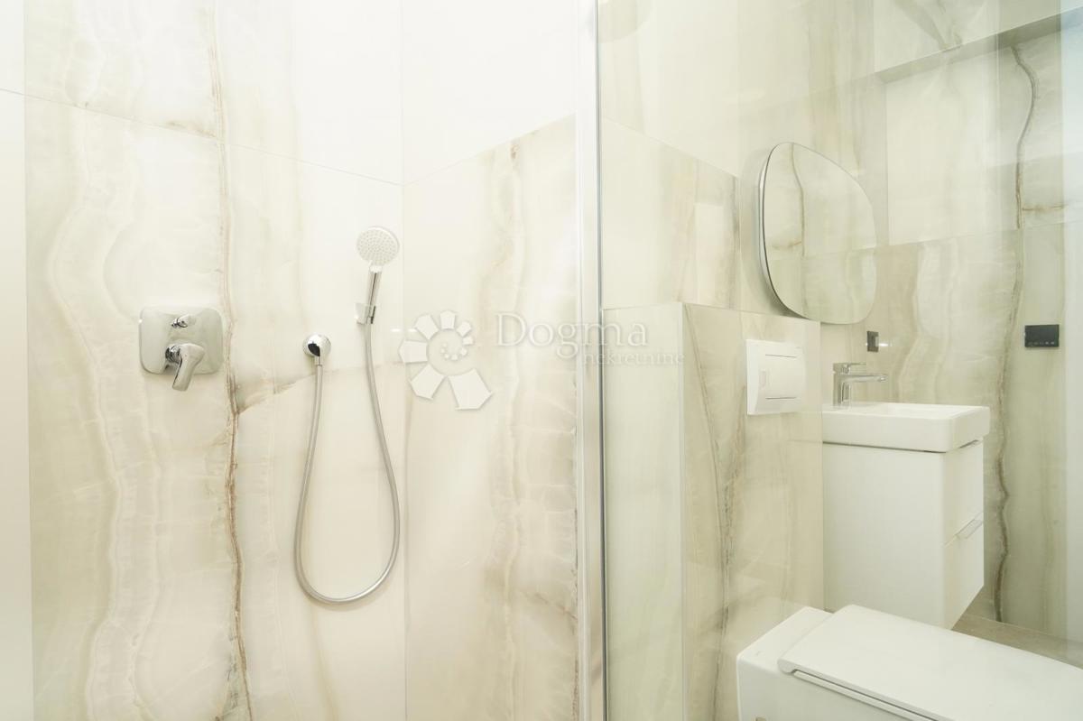 ČUDOVITA MODERNA VILA V OKOLICI POREČA