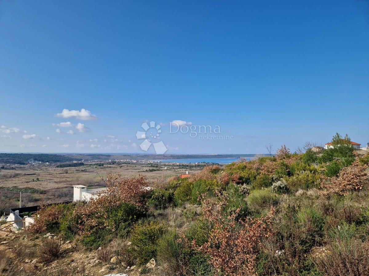 Zazidljivo zemljišče Radovin, Ražanac, 500m2