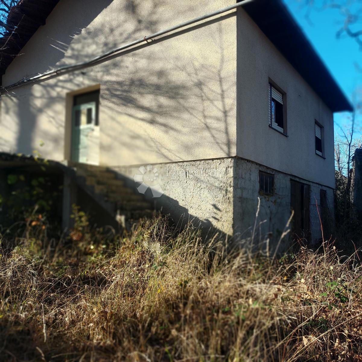 Hiša Donji Štrbci, Donji Lapac, 72m2