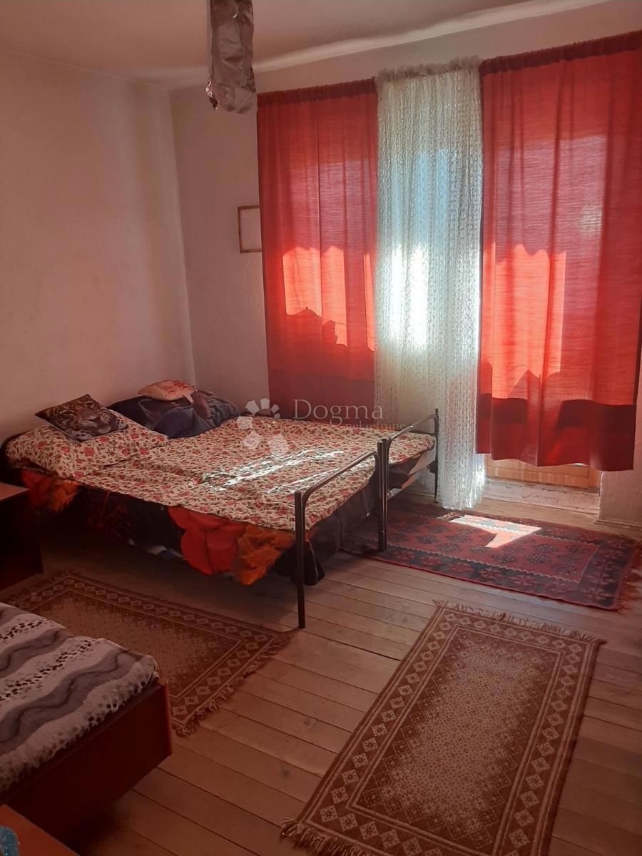 Hiša Donji Lapac, 250m2