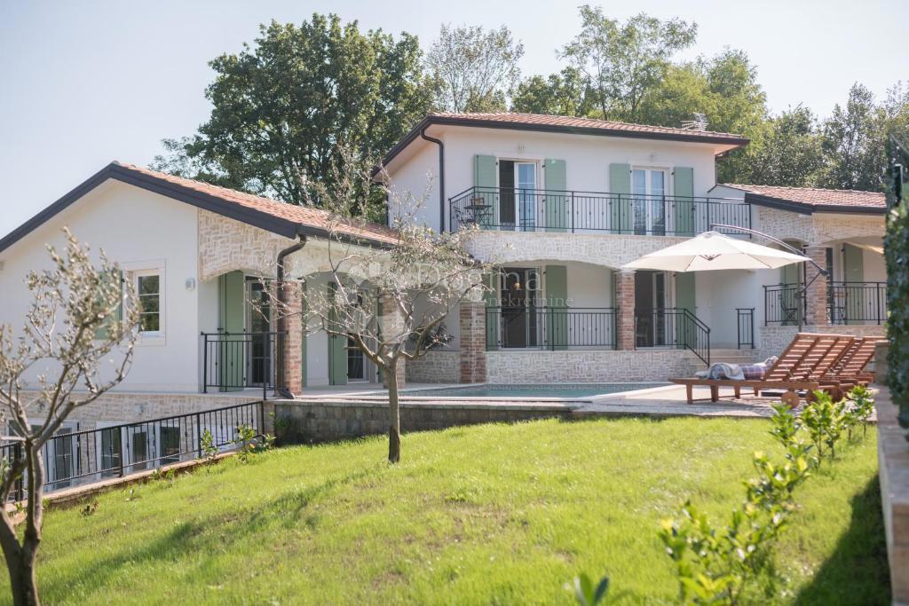 Hiša Vižinada, 250m2