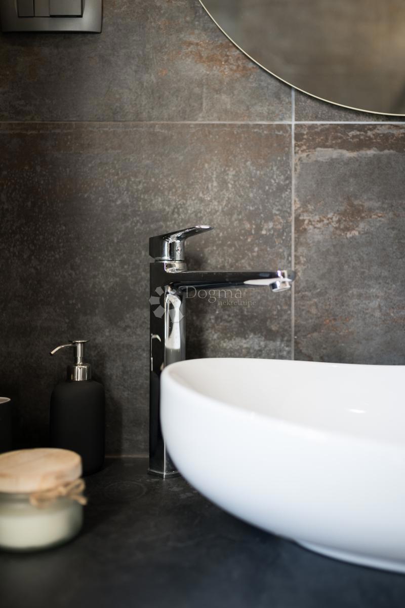 Hiša Vižinada, 250m2