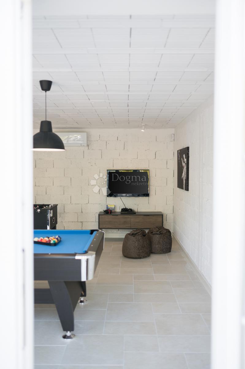 Hiša Vižinada, 250m2