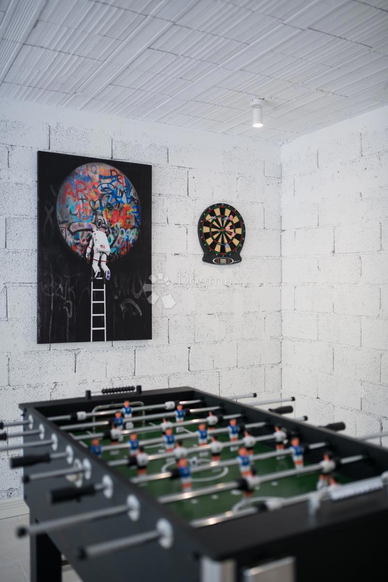 Hiša Vižinada, 250m2