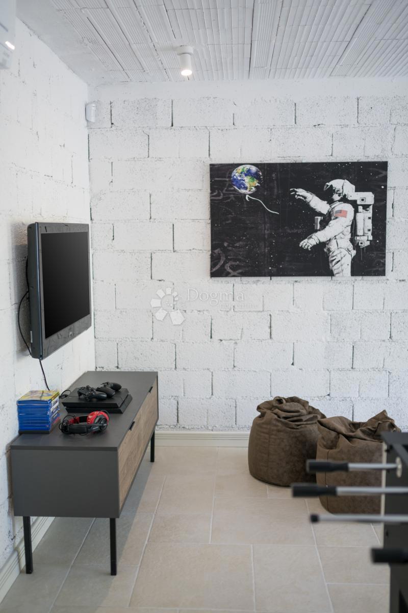 Hiša Vižinada, 250m2