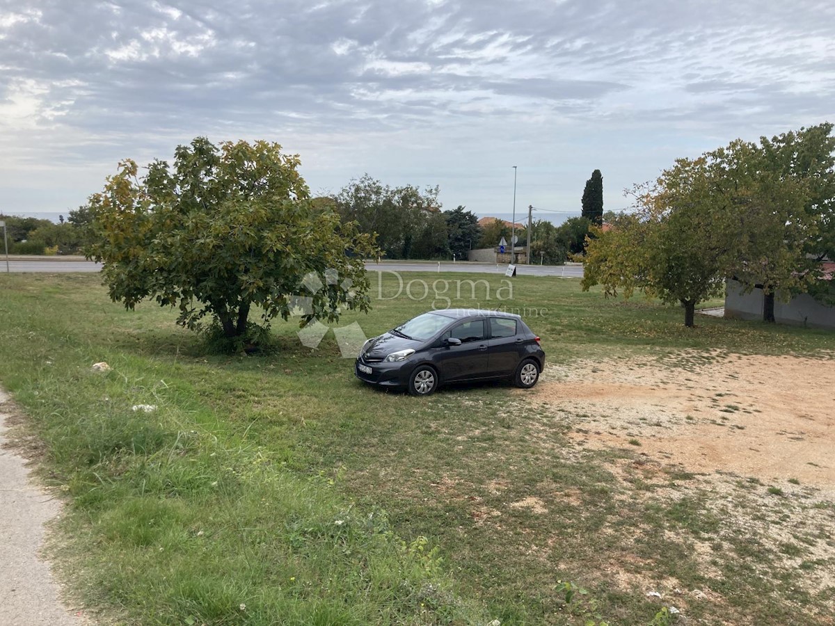 53 / 5000 Rezultati prijevoda STAVBNO ZEMLJIŠČE 100M OD MORJA - VELIK POTENCIAL 