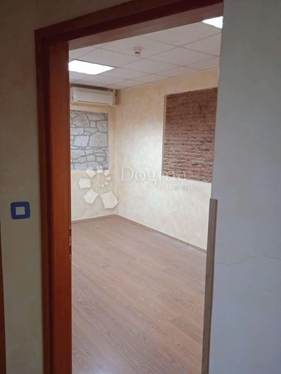 Poslovni prostor Centar, Pula, 77,86m2