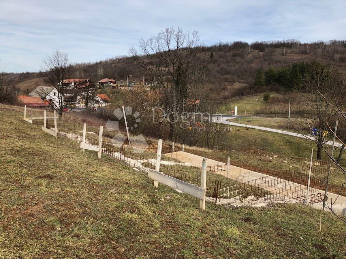 Zemljišče Oštarski Stanovi, Rakovica, 1.666m2