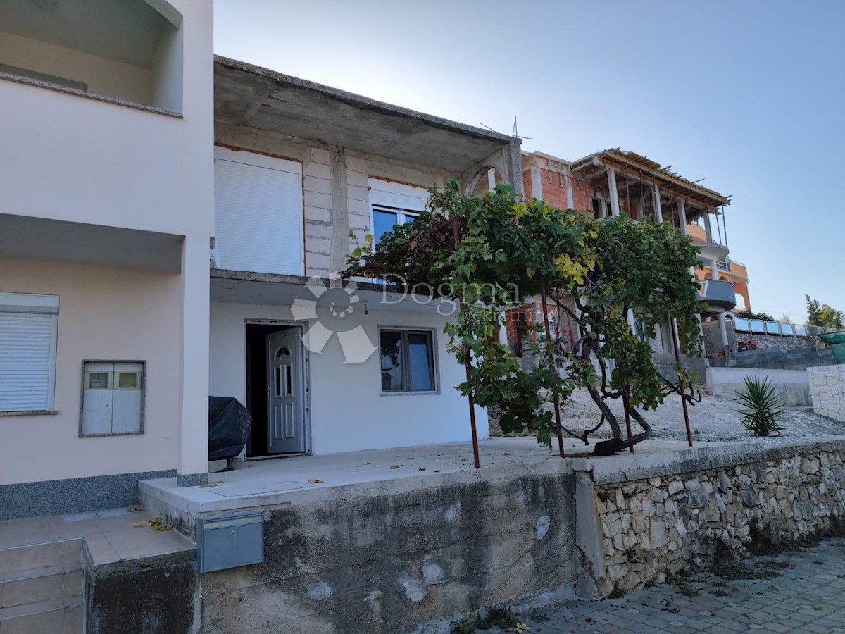 Hiša Arbanija, Trogir - Okolica, 85m2