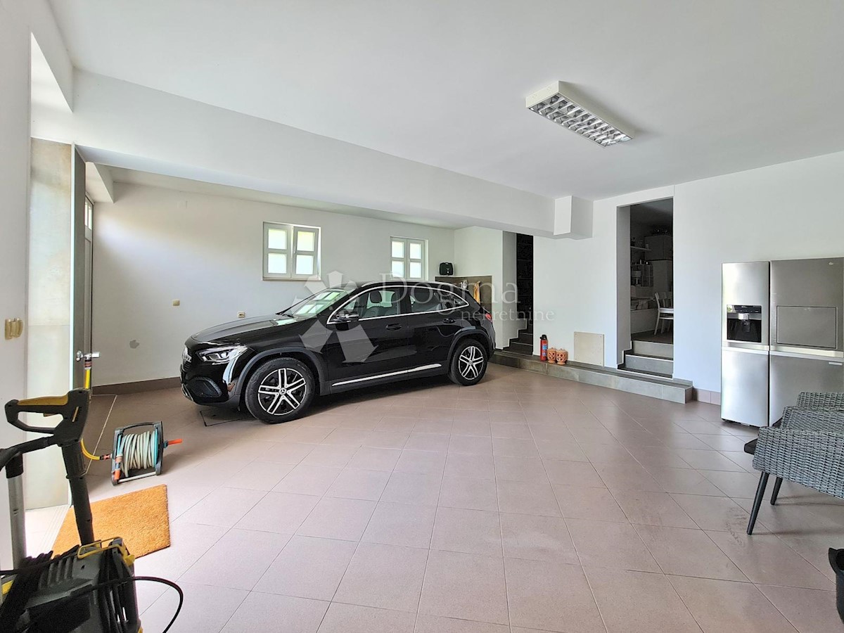 Hiša Malinska, Malinska-Dubašnica, 2.000m2