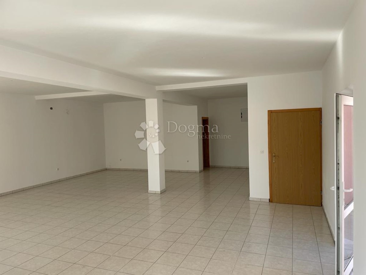 Poslovni prostor Novigrad, 95m2