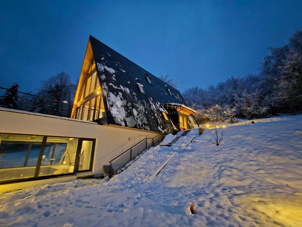 Hiša Delnice, 296m2