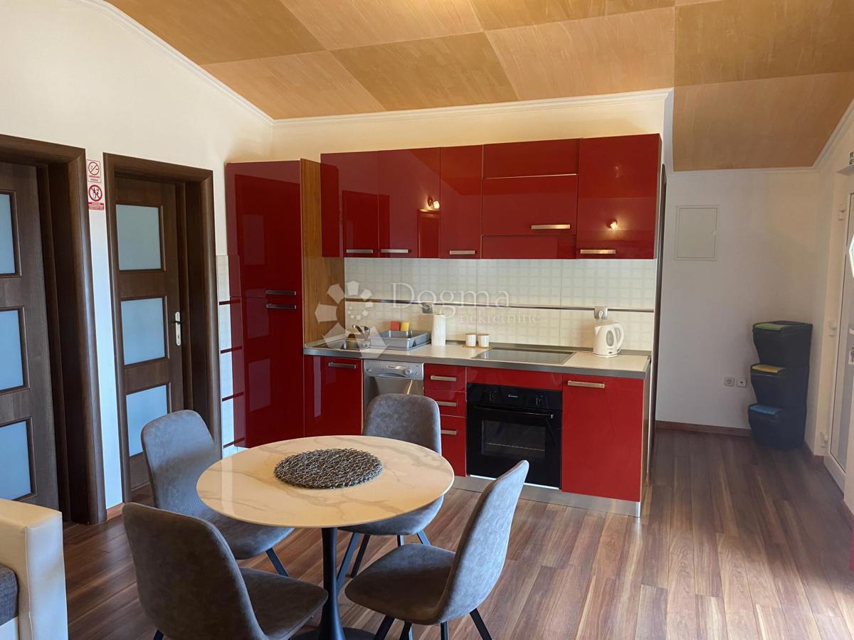 Hiša Ražanj, Rogoznica, 650m2