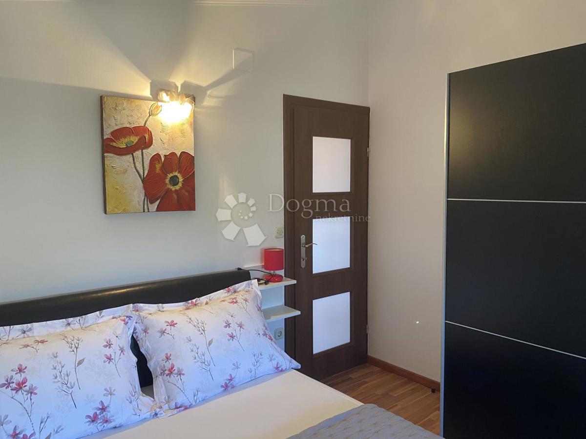 Hiša Ražanj, Rogoznica, 650m2