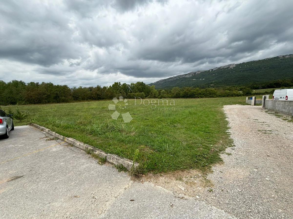 Zemljišče Buzet, 1.035m2
