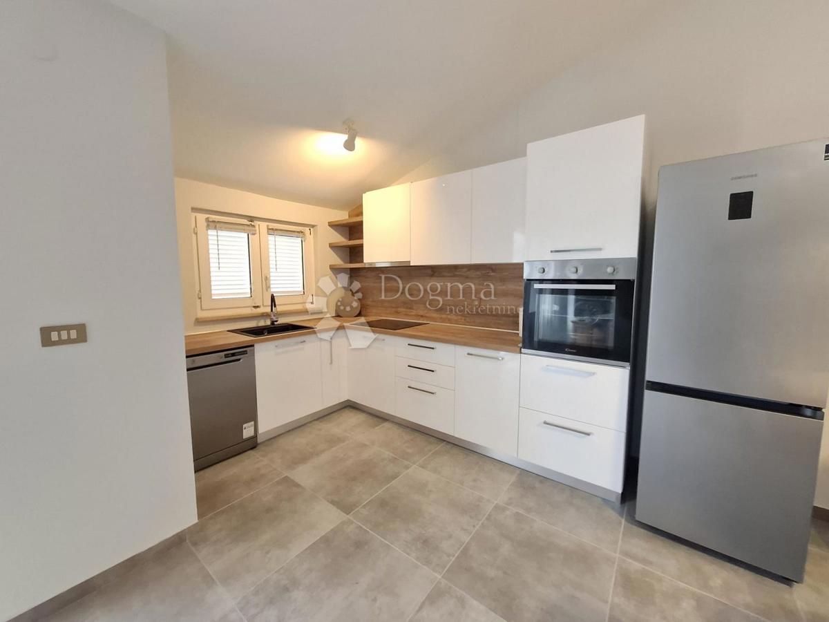 POREČ - Apartma 88m2 800m od morja s pogledom na morje
