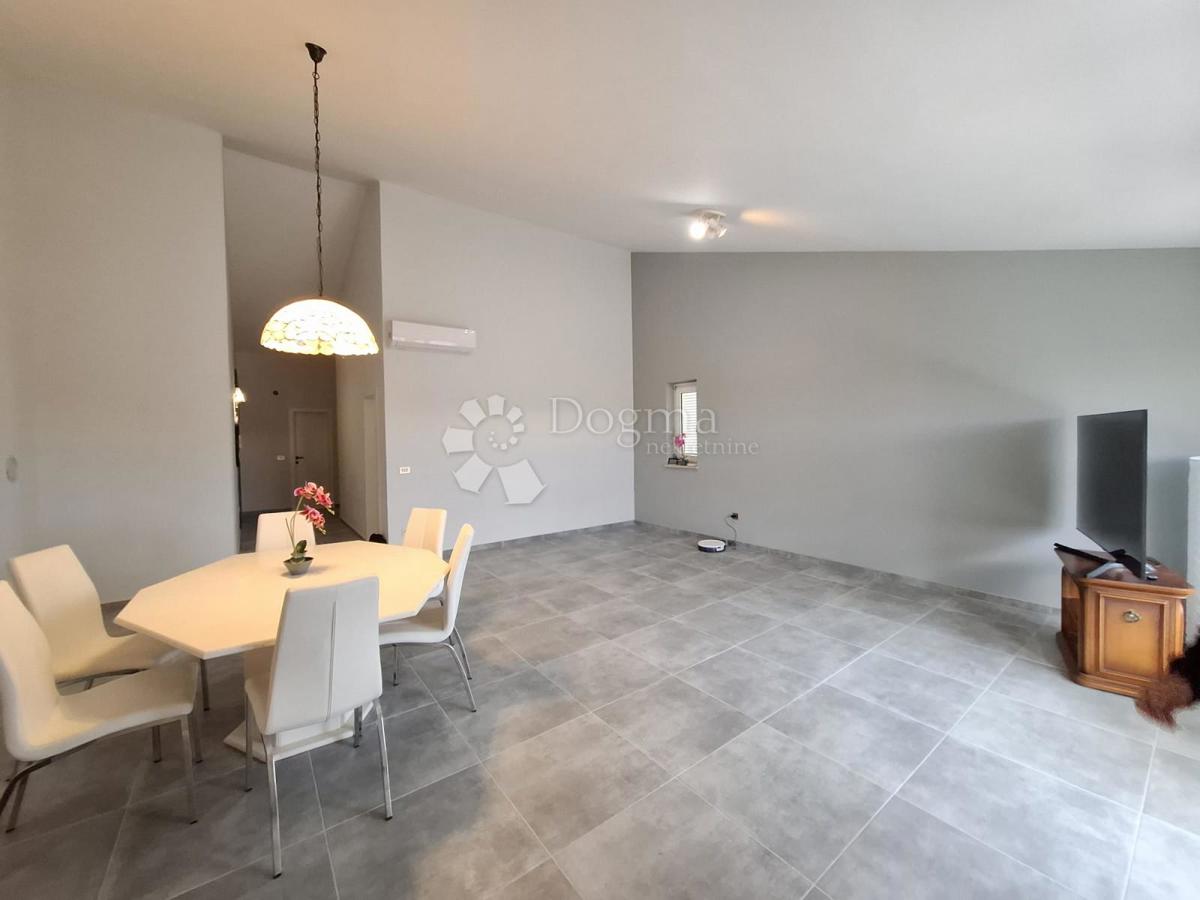 POREČ - Apartma 88m2 800m od morja s pogledom na morje