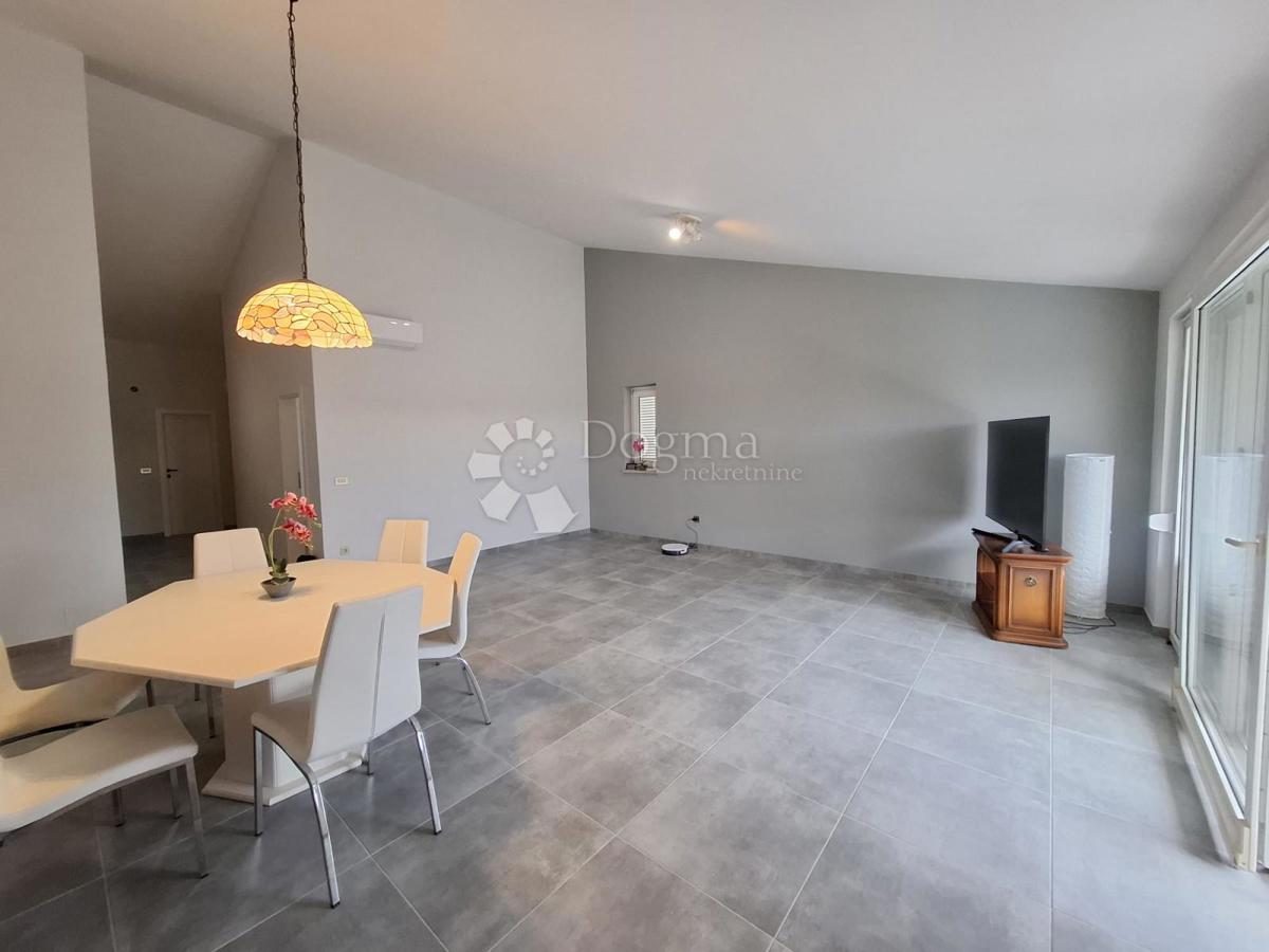 POREČ - Apartma 88m2 800m od morja s pogledom na morje