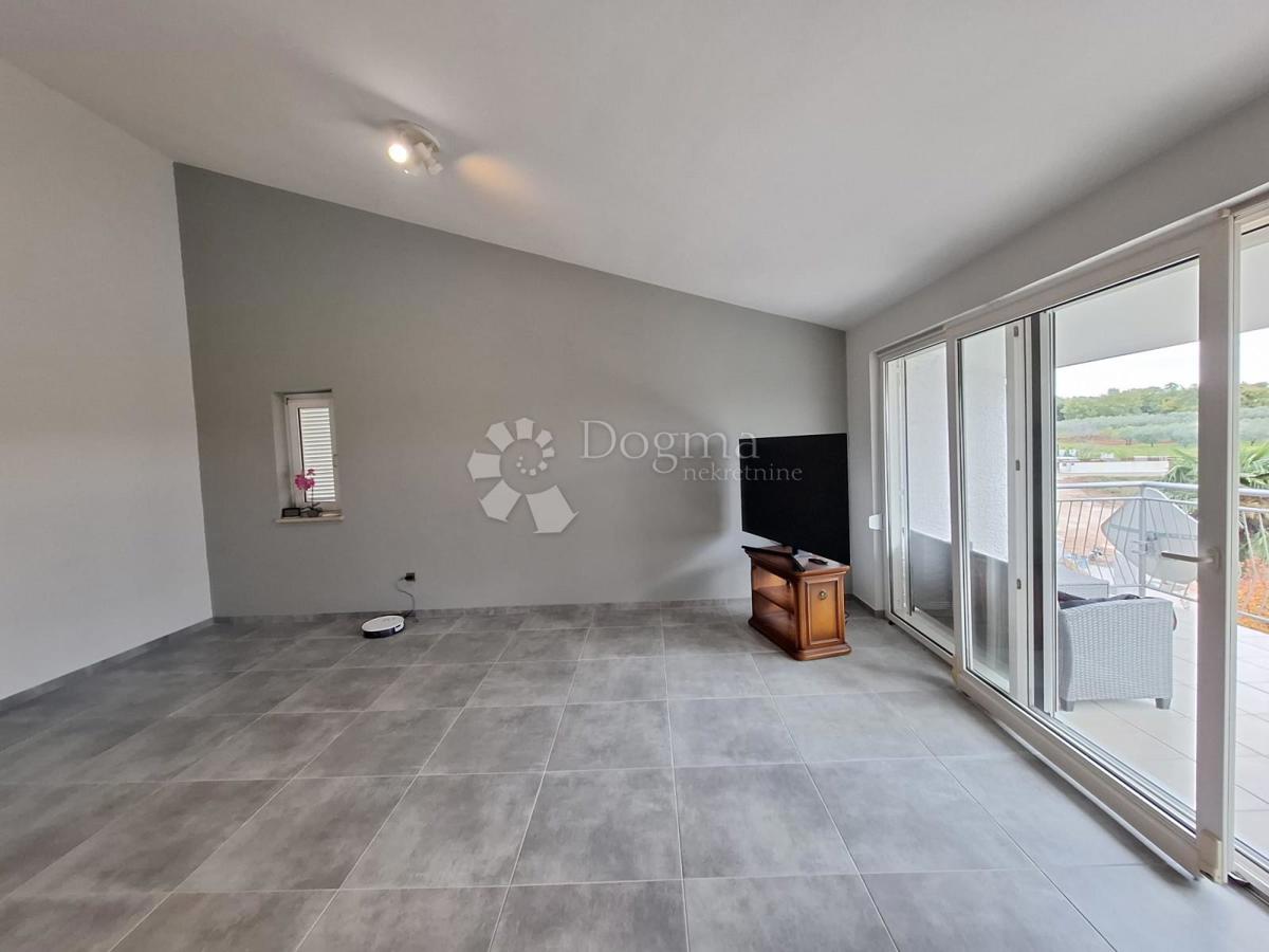 POREČ - Apartma 88m2 800m od morja s pogledom na morje