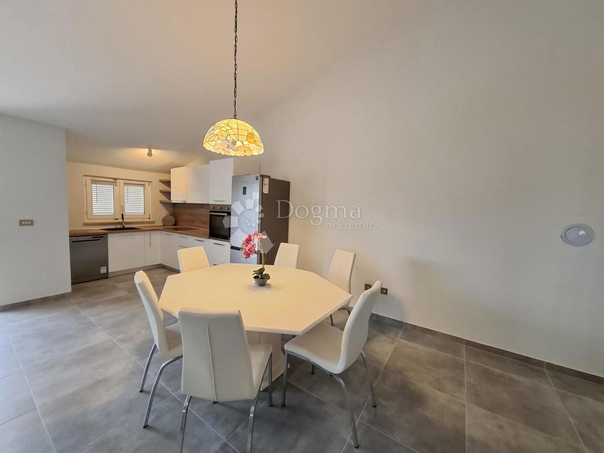 POREČ - Apartma 88m2 800m od morja s pogledom na morje