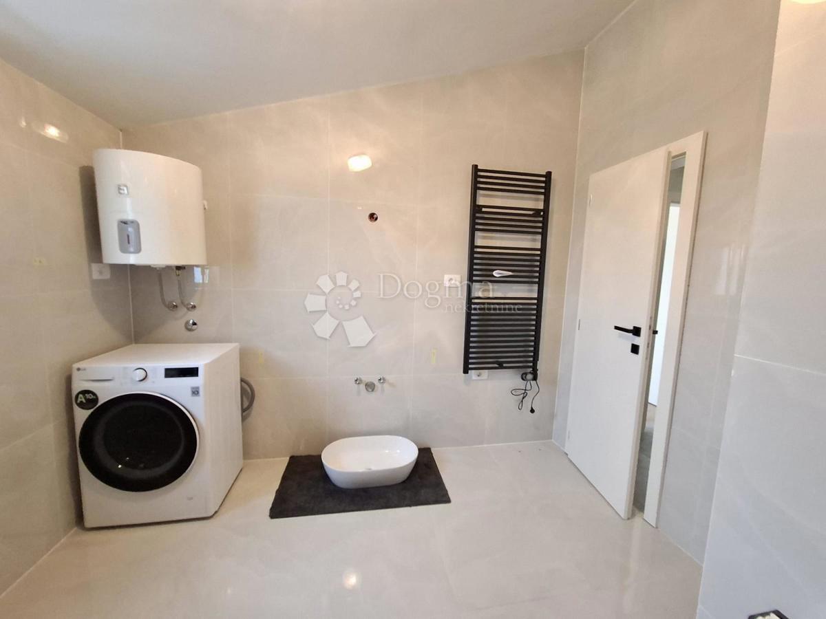 POREČ - Apartma 88m2 800m od morja s pogledom na morje