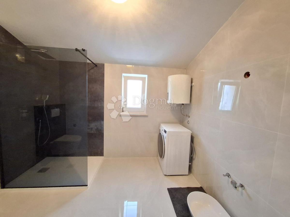 POREČ - Apartma 88m2 800m od morja s pogledom na morje