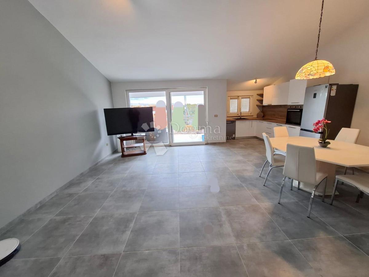 POREČ - Apartma 88m2 800m od morja s pogledom na morje