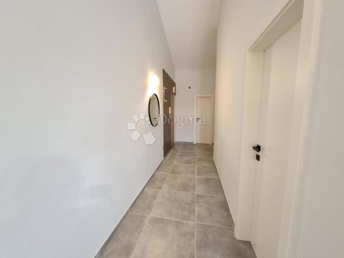 POREČ - Apartma 88m2 800m od morja s pogledom na morje