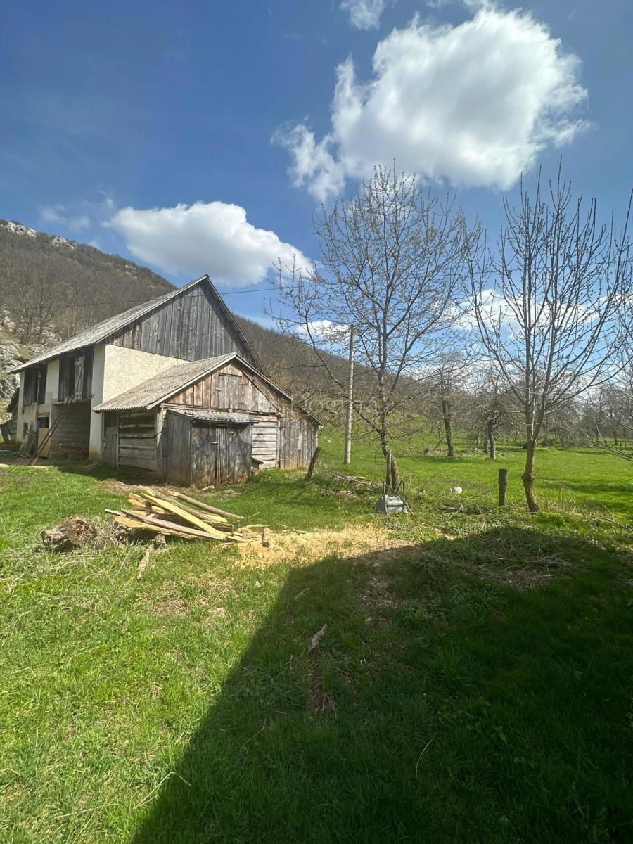 Hiša Donje Pazarište, Gospić - Okolica, 200m2