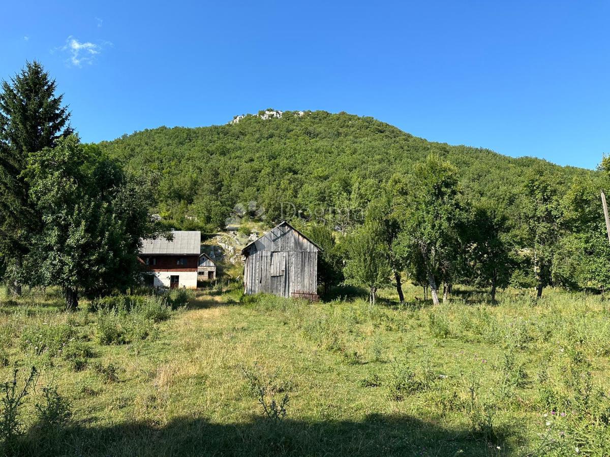 Hiša Donje Pazarište, Gospić - Okolica, 200m2