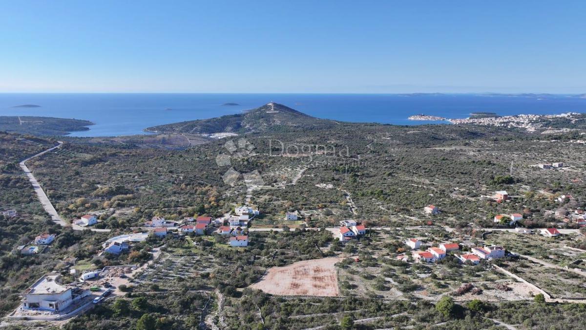 Zazidljivo zemljišče Primošten, 901m2