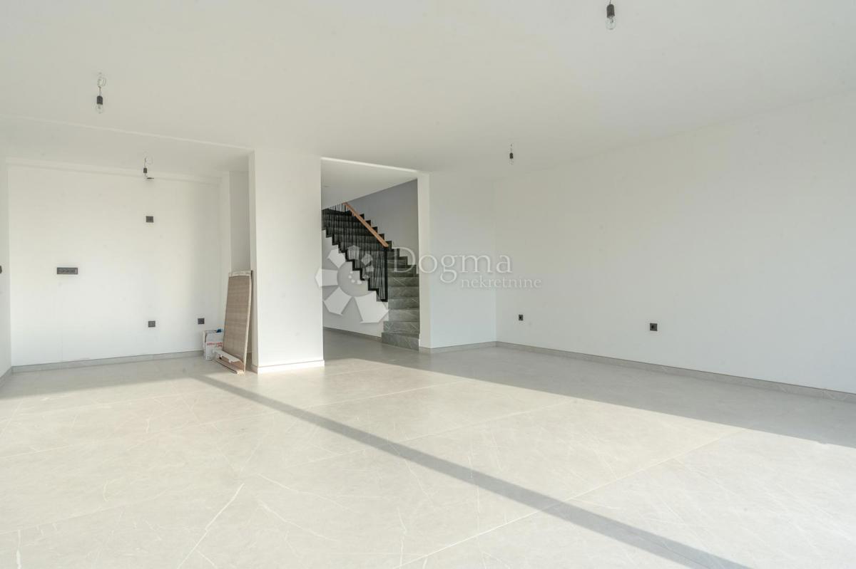 Stanovanje Pobri, Opatija - Okolica, 174m2