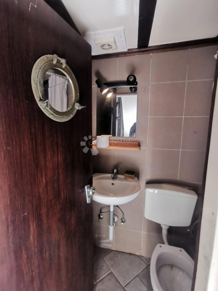 Hiša Duće, Dugi Rat, 16m2
