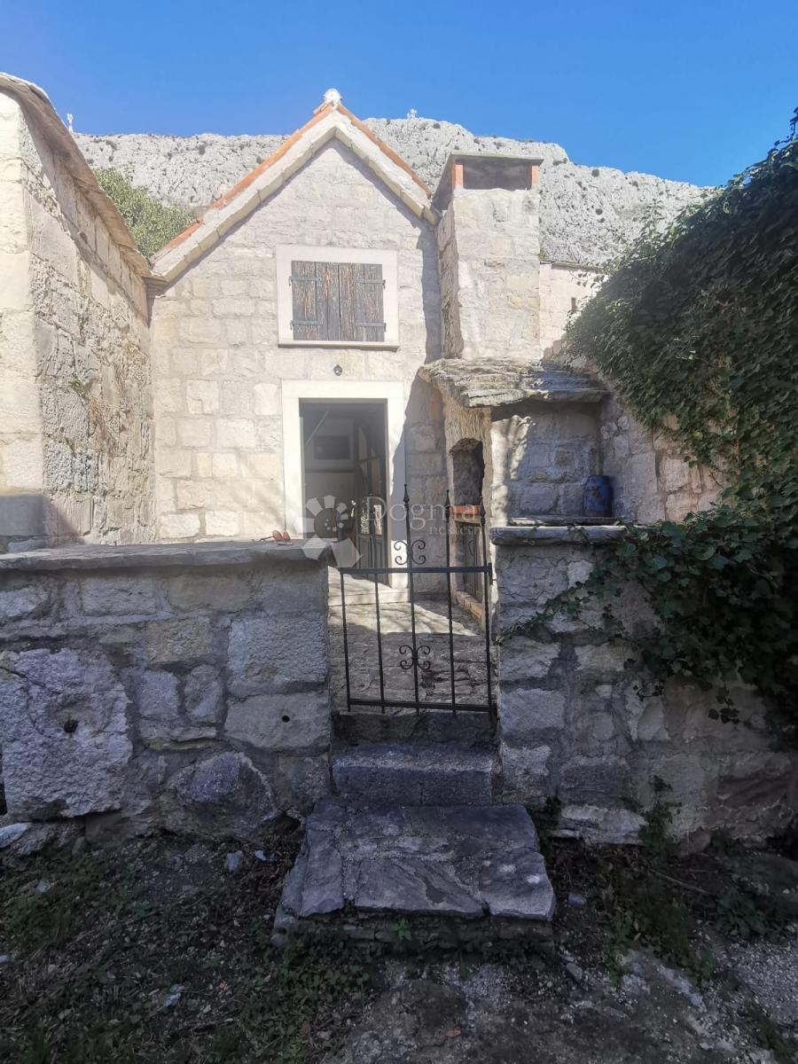 Hiša Duće, Dugi Rat, 16m2