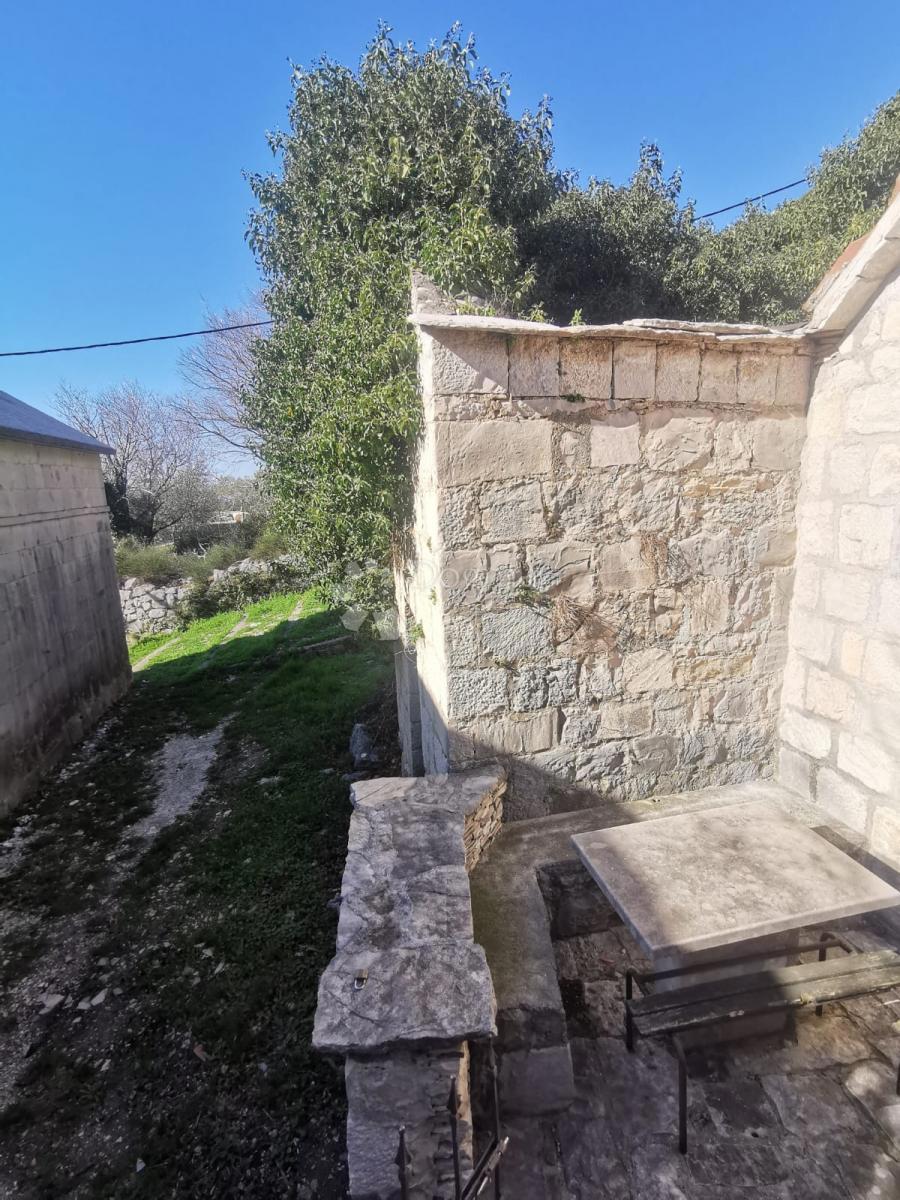 Hiša Duće, Dugi Rat, 16m2
