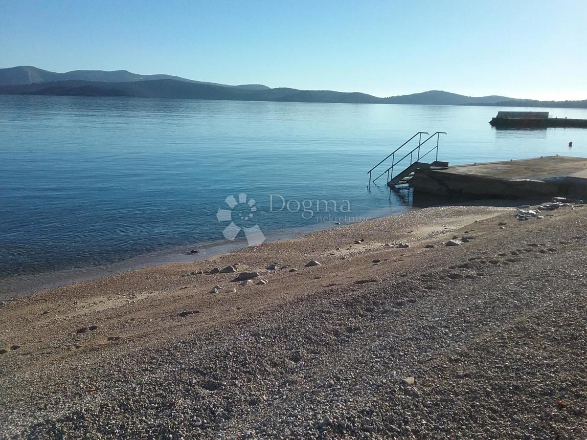 Zazidljivo zemljišče Krapanj, Šibenik - Okolica, 406m2