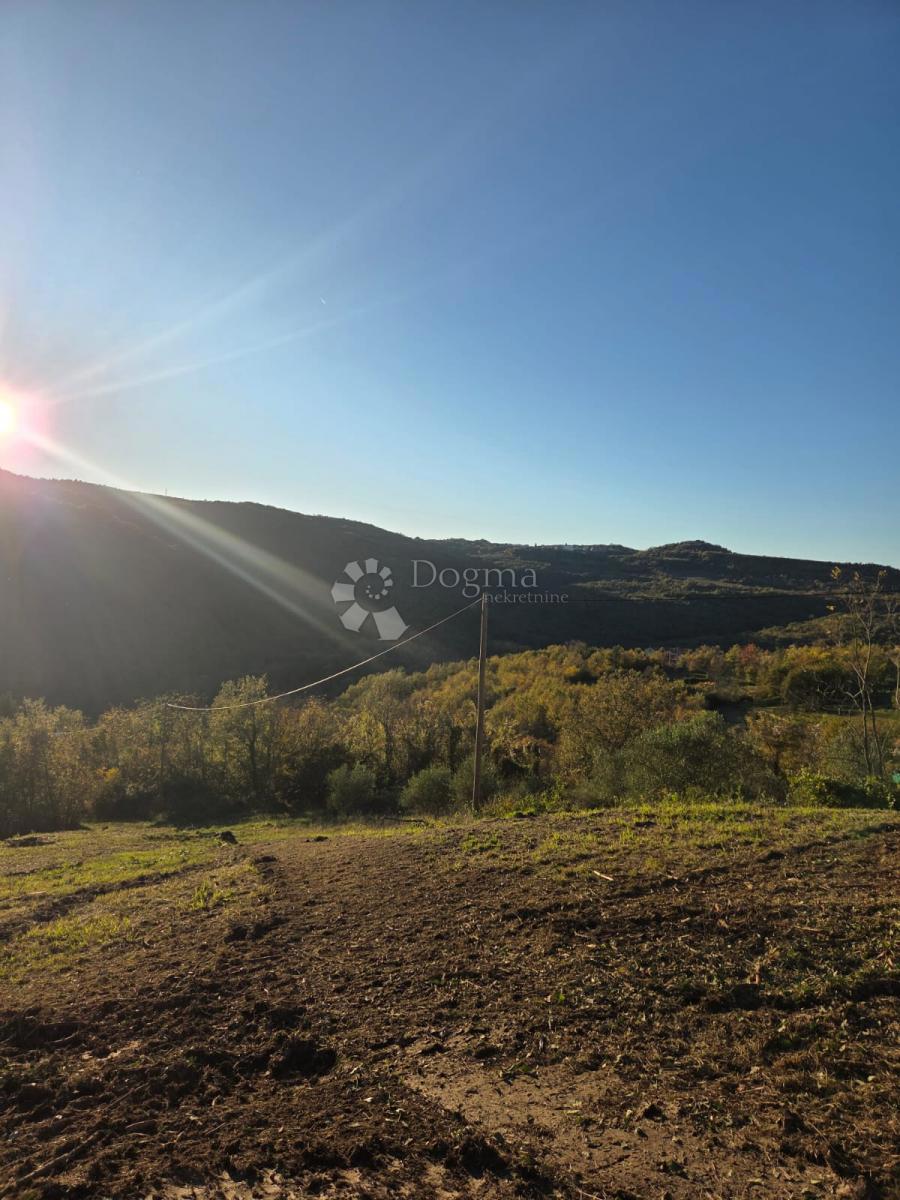 Zemljišče s projektom v Motovunu