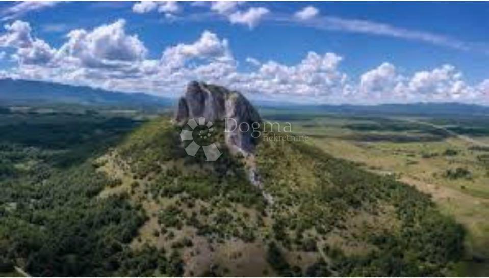 Zazidljivo zemljišče Gornja Ploča, Lovinac, 14.901m2