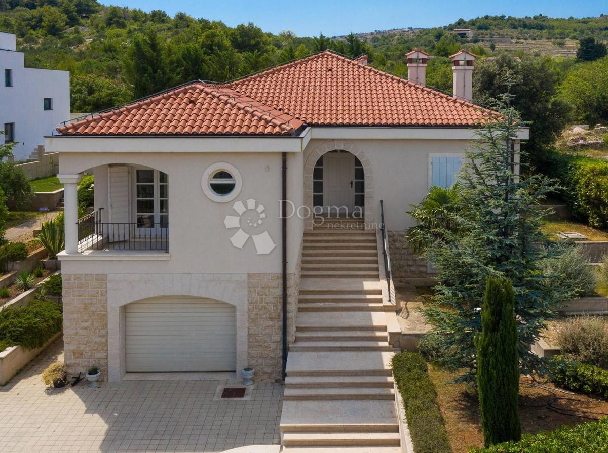Lux vila v Vodicah, 377m2
