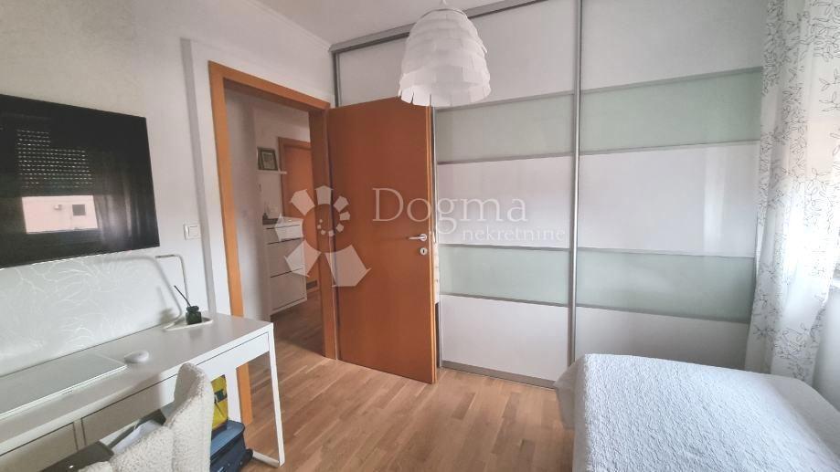 Stanovanje Monteserpo - Komunal, Pula, 61m2