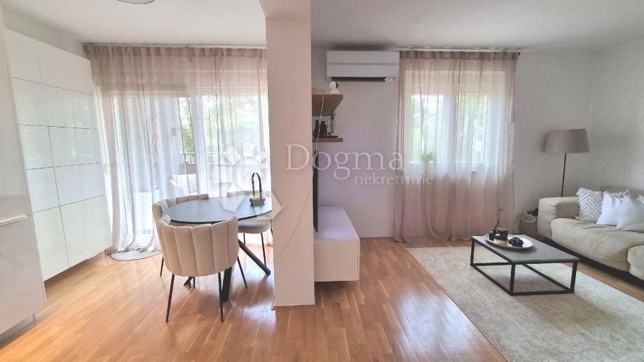 Stanovanje Monteserpo - Komunal, Pula, 61m2