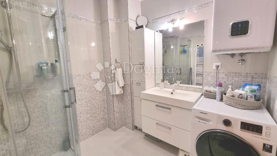 Stanovanje Monteserpo - Komunal, Pula, 61m2
