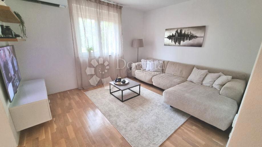 Stanovanje Monteserpo - Komunal, Pula, 61m2